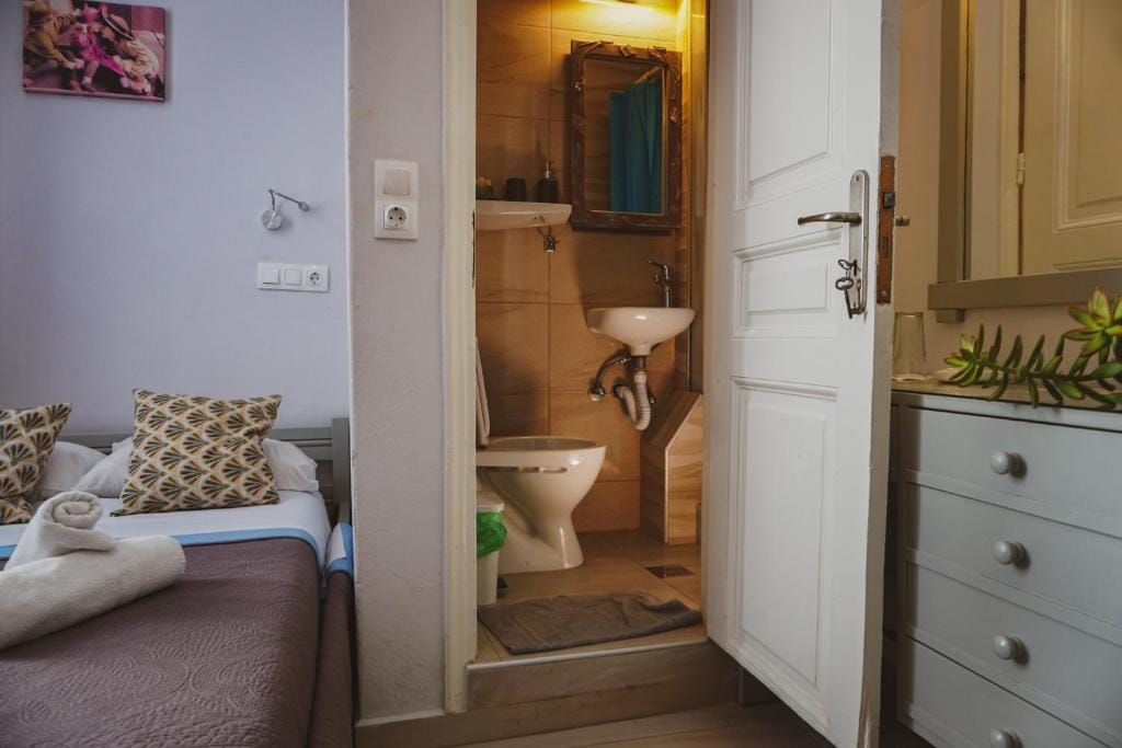 Aphrodite Art Hotel Aegina — 3