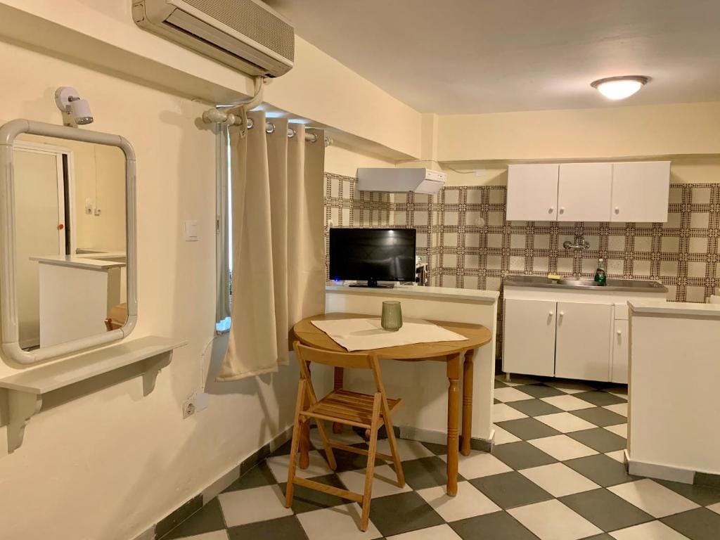 Costas Rooms — 4
