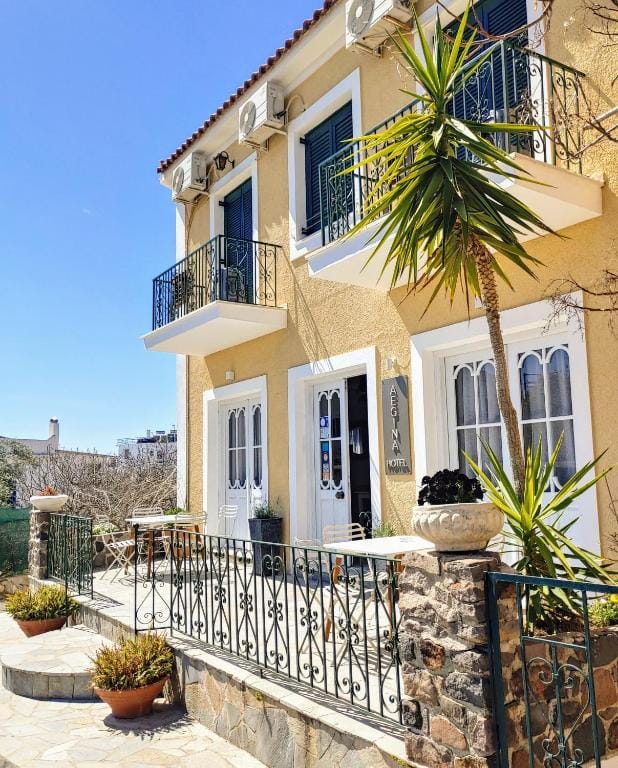 Hotel Aegina — 1