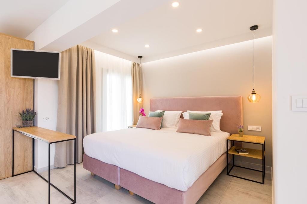 V Luxury Suites — 2