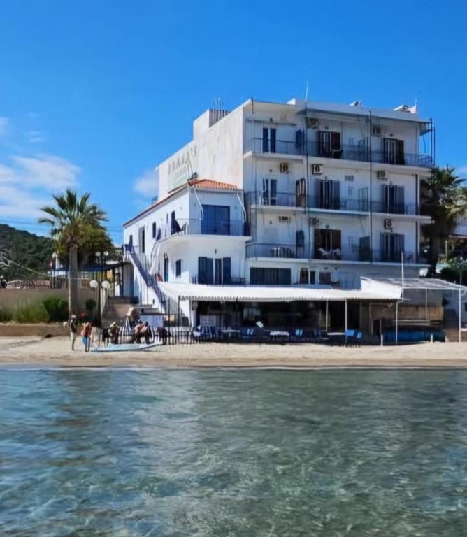 Niko's Beach Suites Νο2 — 5