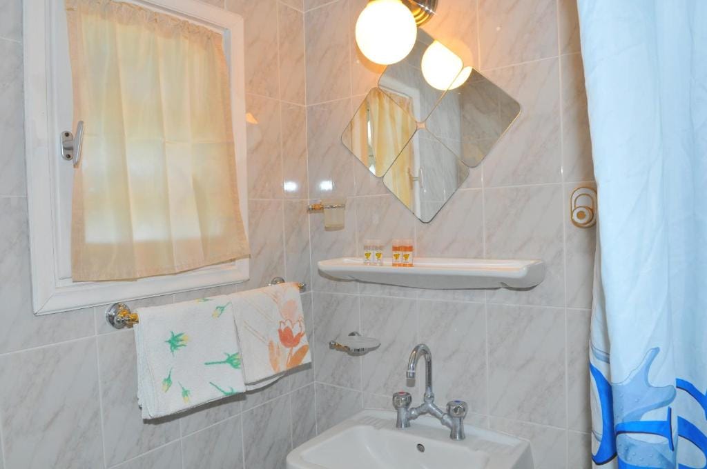 Oasis Hotel Theodoros & Litsa Galaris — 3