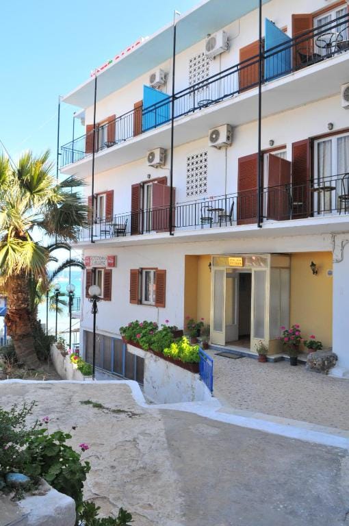 Oasis Hotel Theodoros & Litsa Galaris — 5