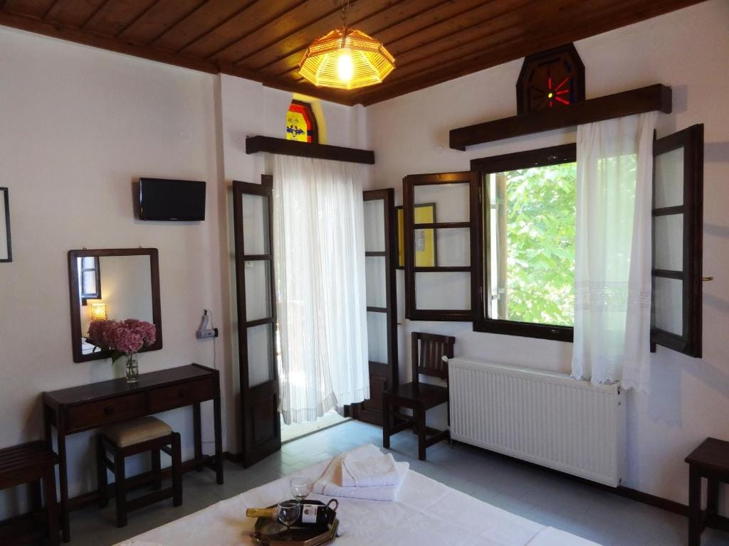 Hotel Vrionis — 5