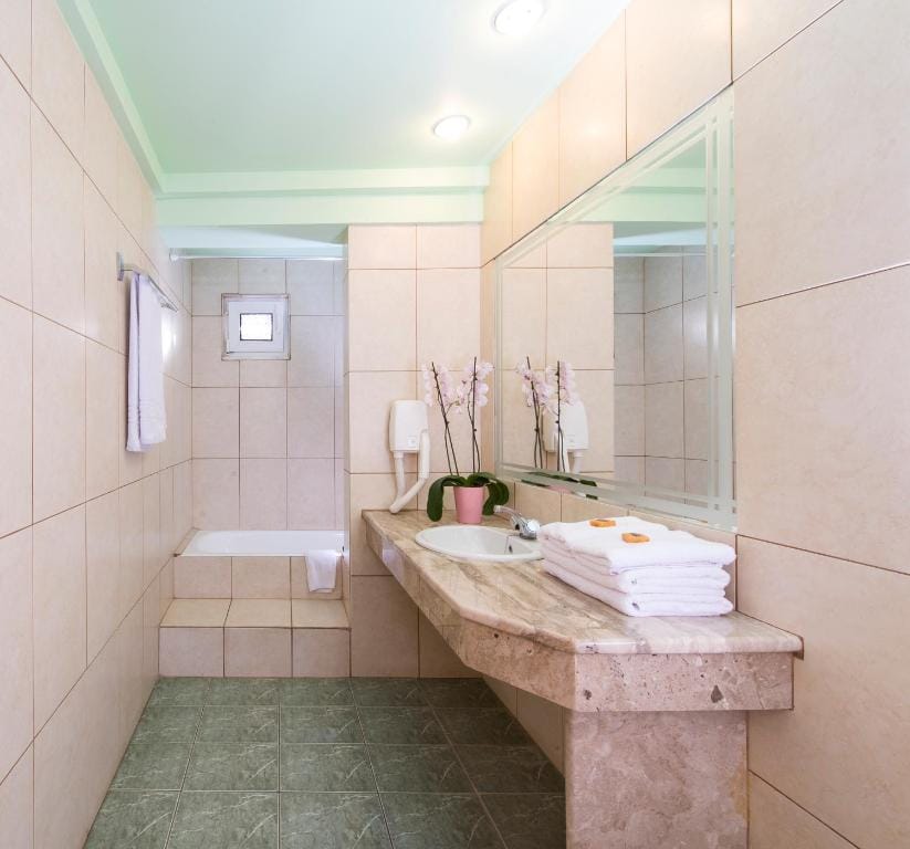 Creta Hotel — 3