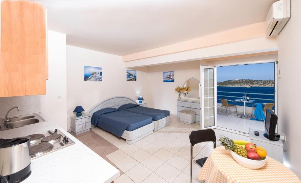 Creta Hotel — 4