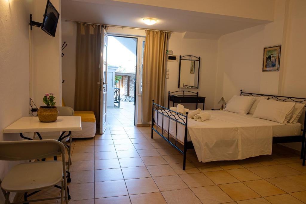 Polydoros Appartments — 2