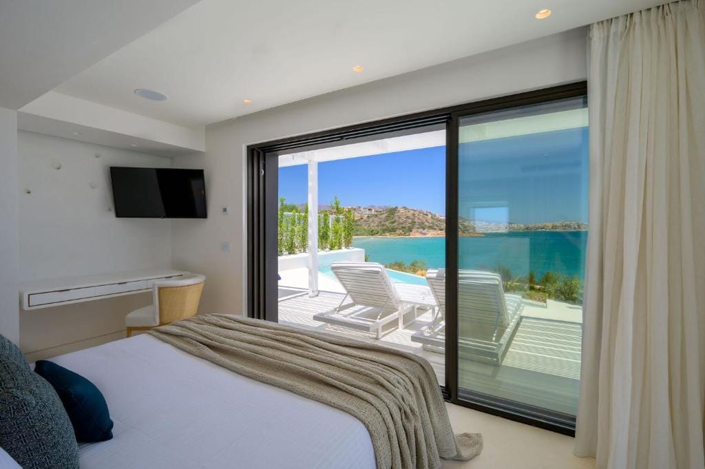 The Island Concept Luxury Boutique Hotel Heated Pool — 2