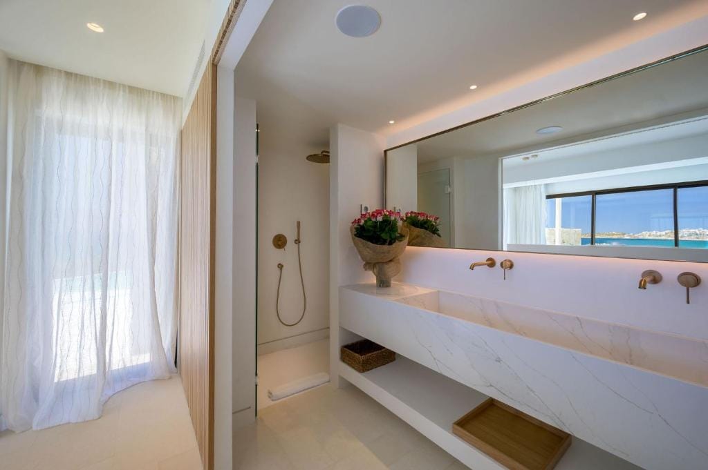 The Island Concept Luxury Boutique Hotel Heated Pool — 3