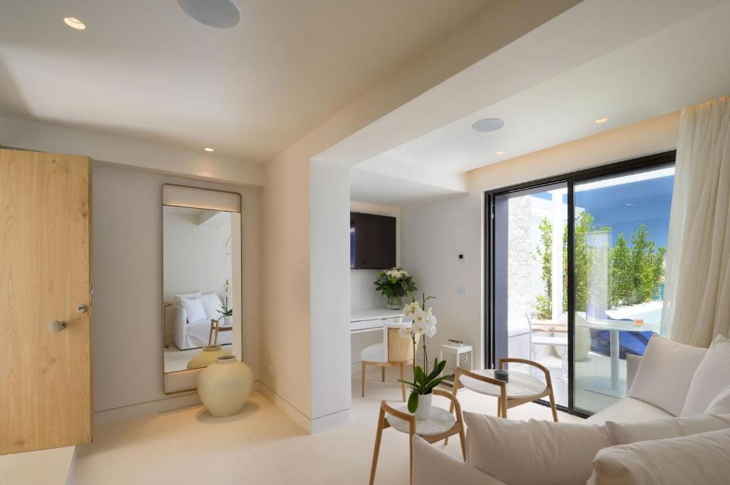 The Island Concept Luxury Boutique Hotel Heated Pool — 5