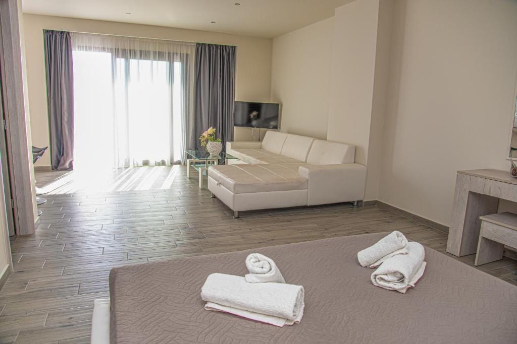 Tereza's Sunset Hotel — 2