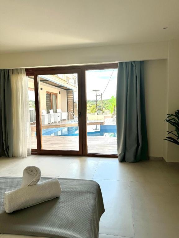 Tereza's Sunset Hotel — 5