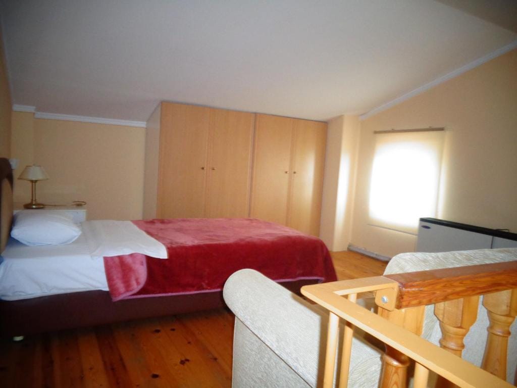 Bell Air Hotel — 2