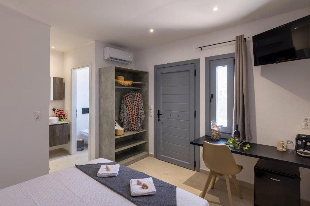 Chrysonisos Suites with Sunset & Seaviews near Kini — 3