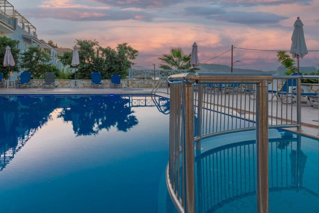 Nefeli Beach - living by the sea — 4