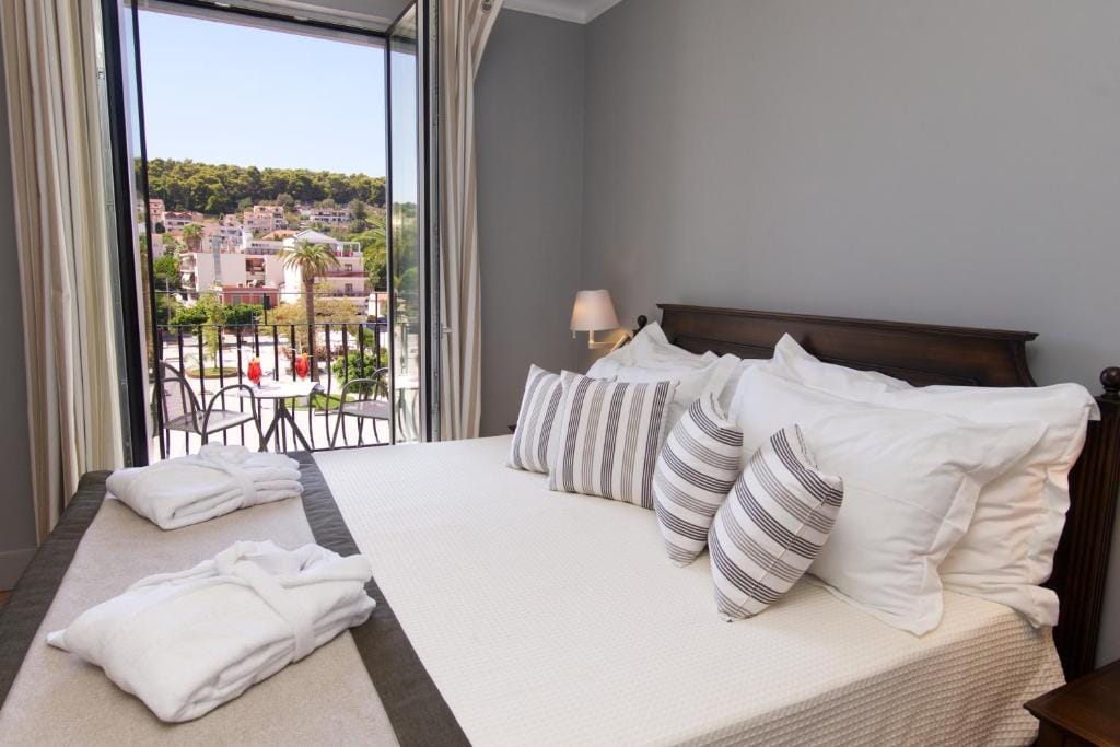 Aenos Hotel — 2