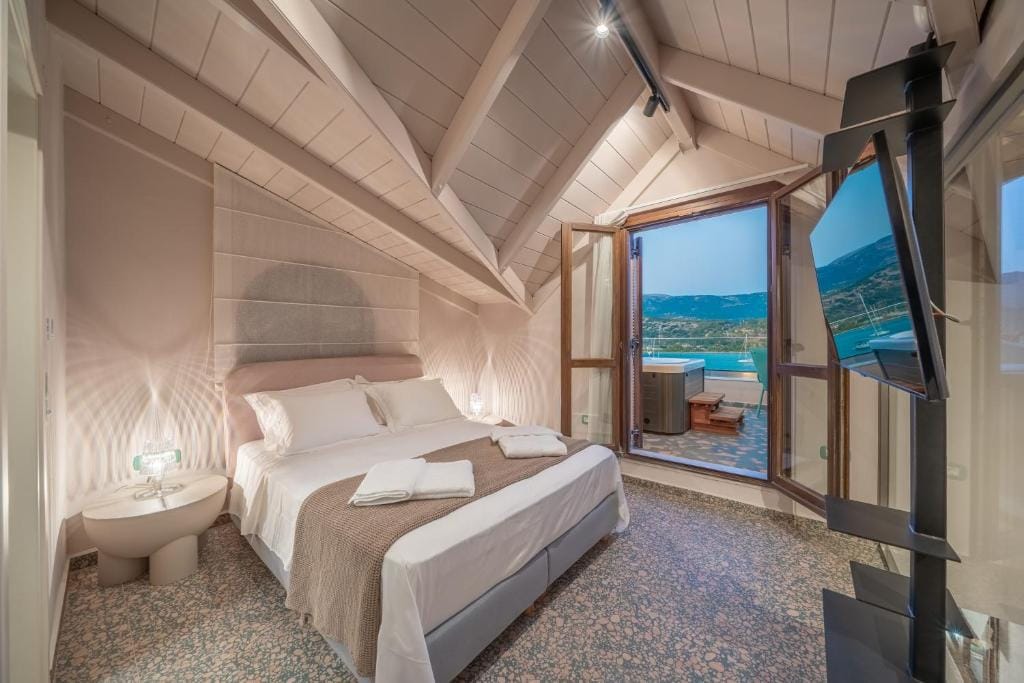 Pink Panther Maisonette Suite — 2