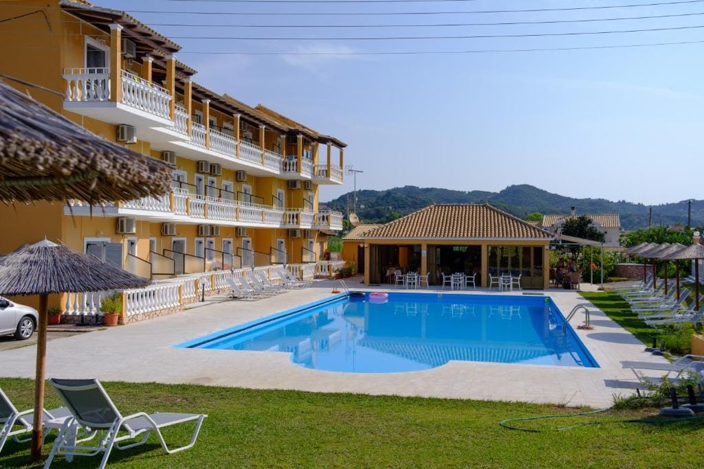 Bardis Hotel — 1