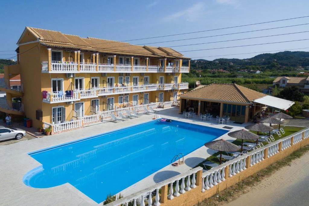 Bardis Hotel — 4