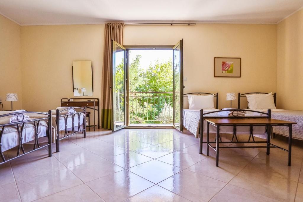 Hotel Marathia — 4