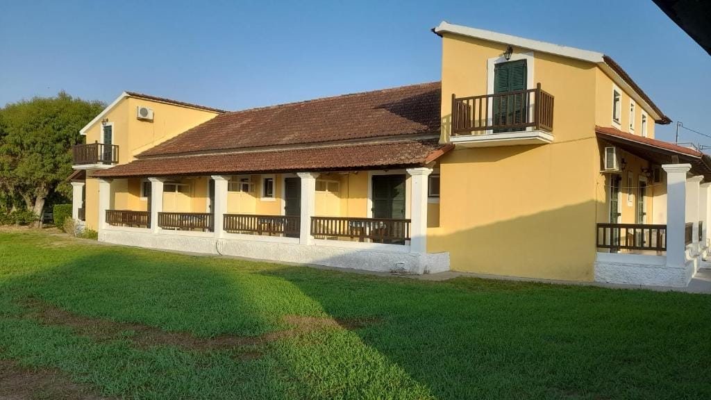 giannoula apts — 1