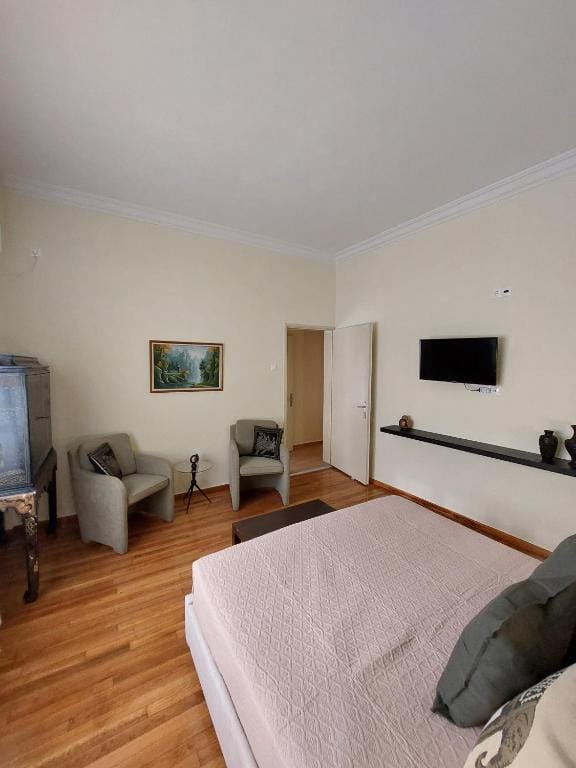 BMV APARTMENTS — 5