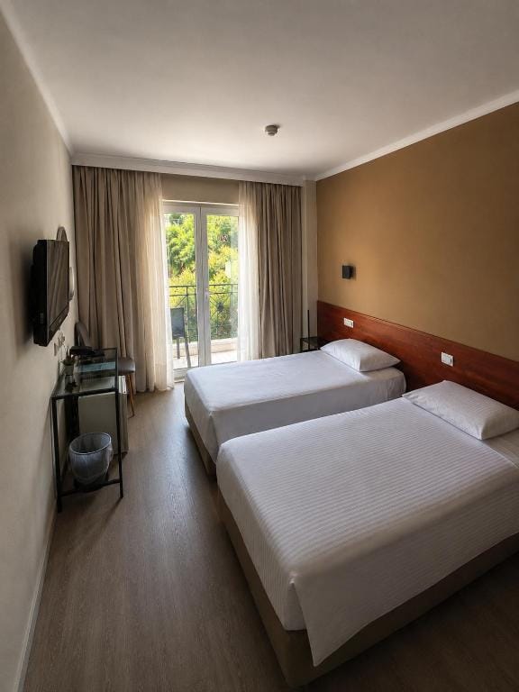 Hotel London — 4