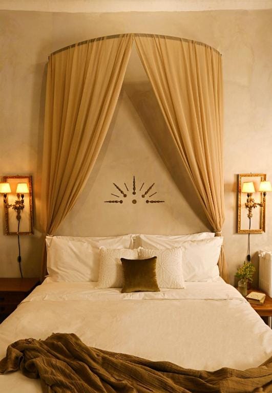Shila Athens — 1