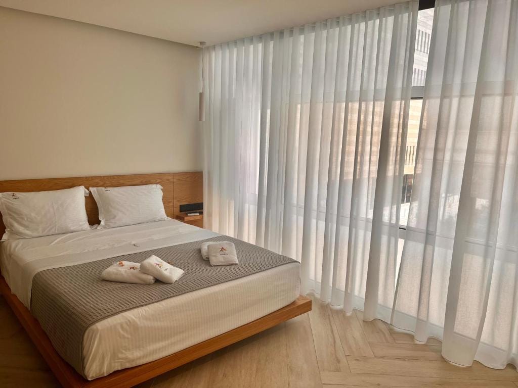 Triple A - Family hospitality Near Ermou - FREE Parking! — 2
