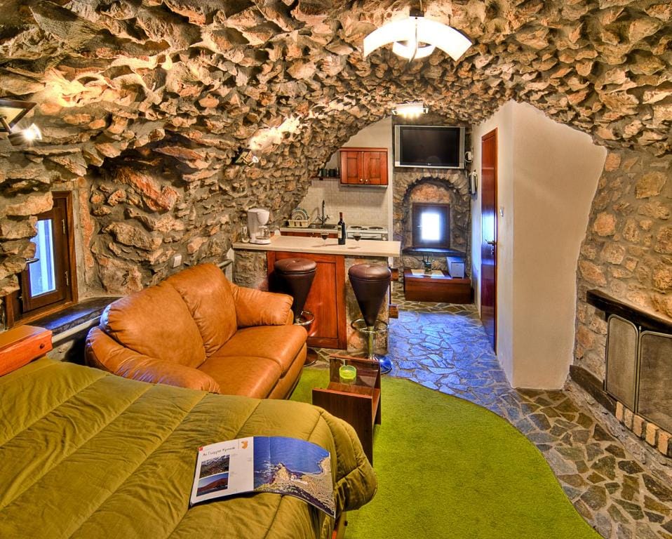Avgonima All Seasons Hotel — 1
