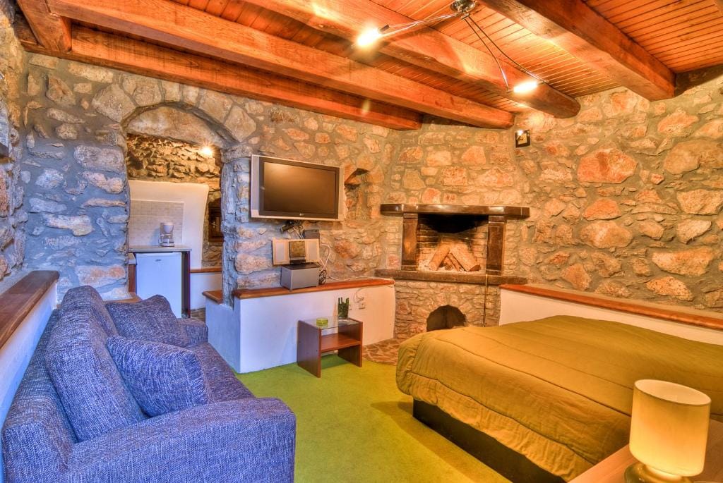 Avgonima All Seasons Hotel — 3