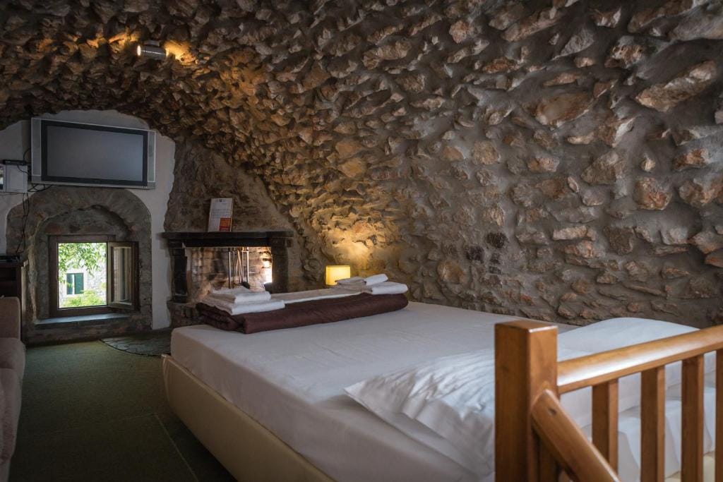 Avgonima All Seasons Hotel — 5