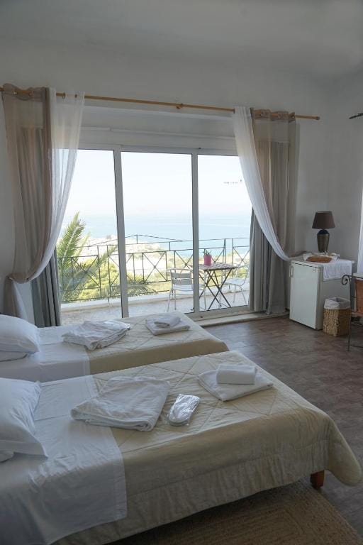 Akrotiri Hotel — 2