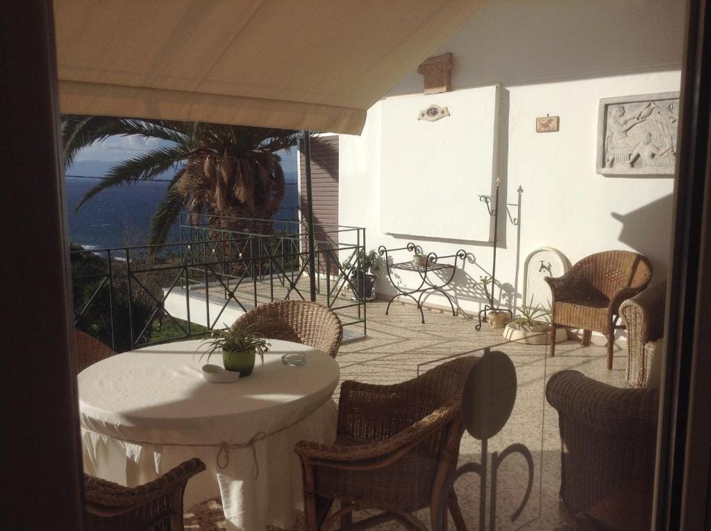 Akrotiri Hotel — 3