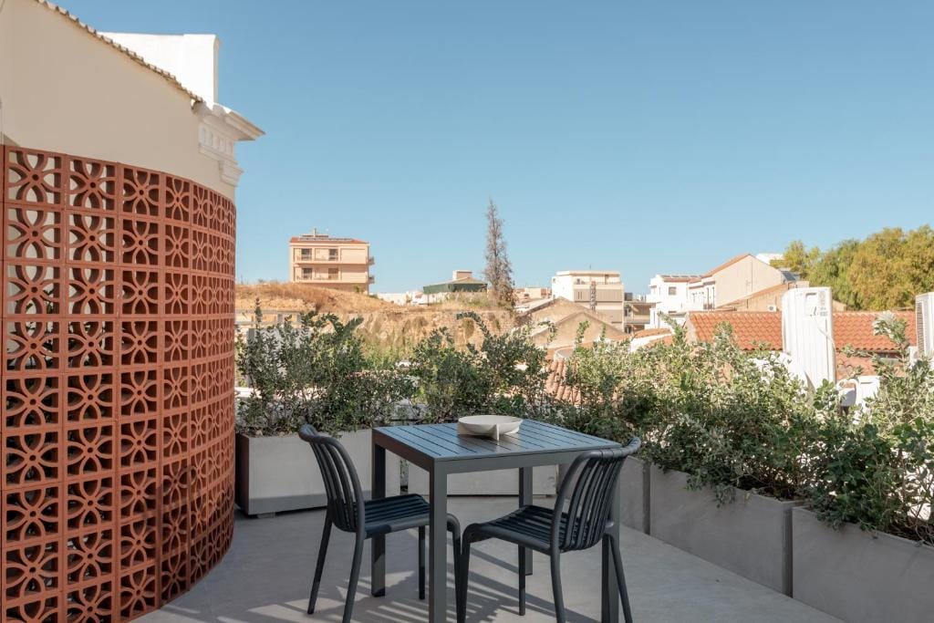 Amara Luxury Suites With Private Hot Tub — 3