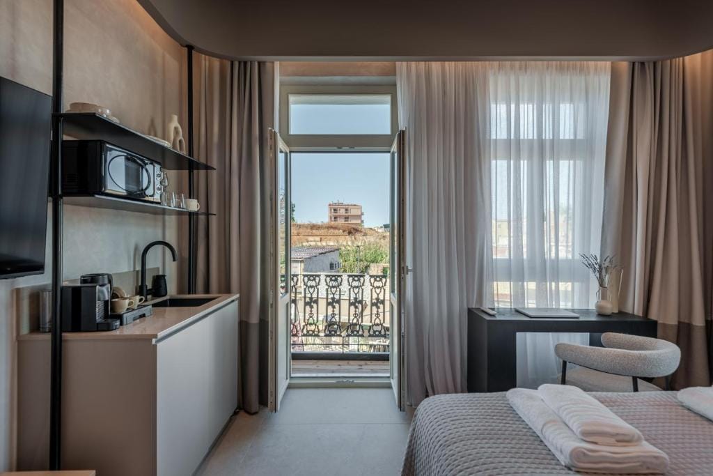 Amara Luxury Suites With Private Hot Tub — 4
