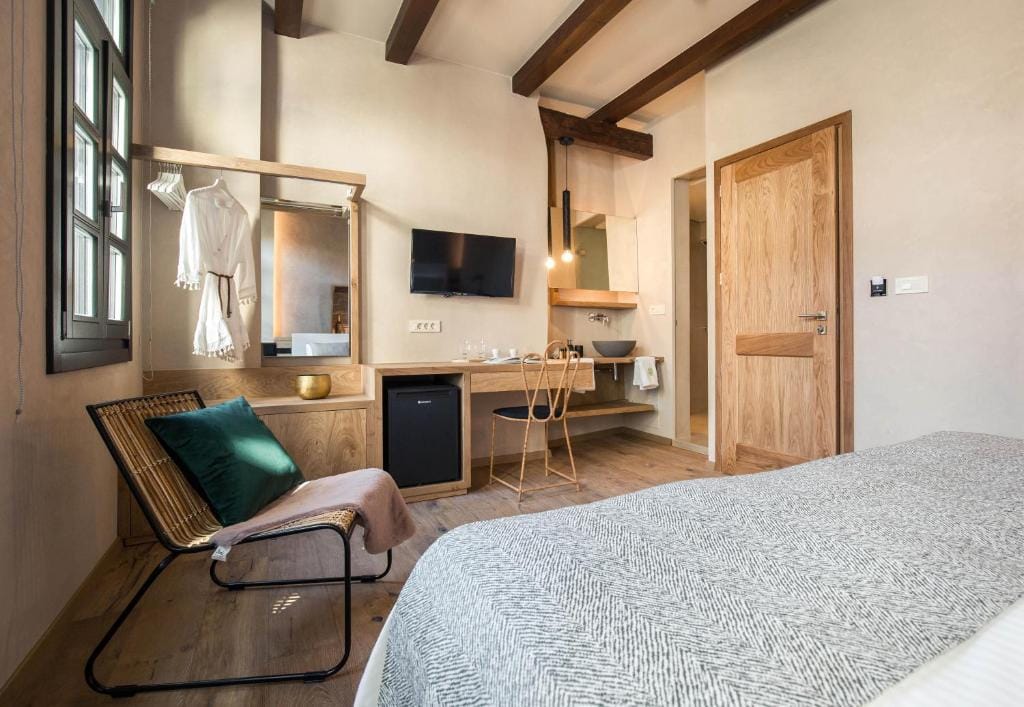 J&G Suites — 5