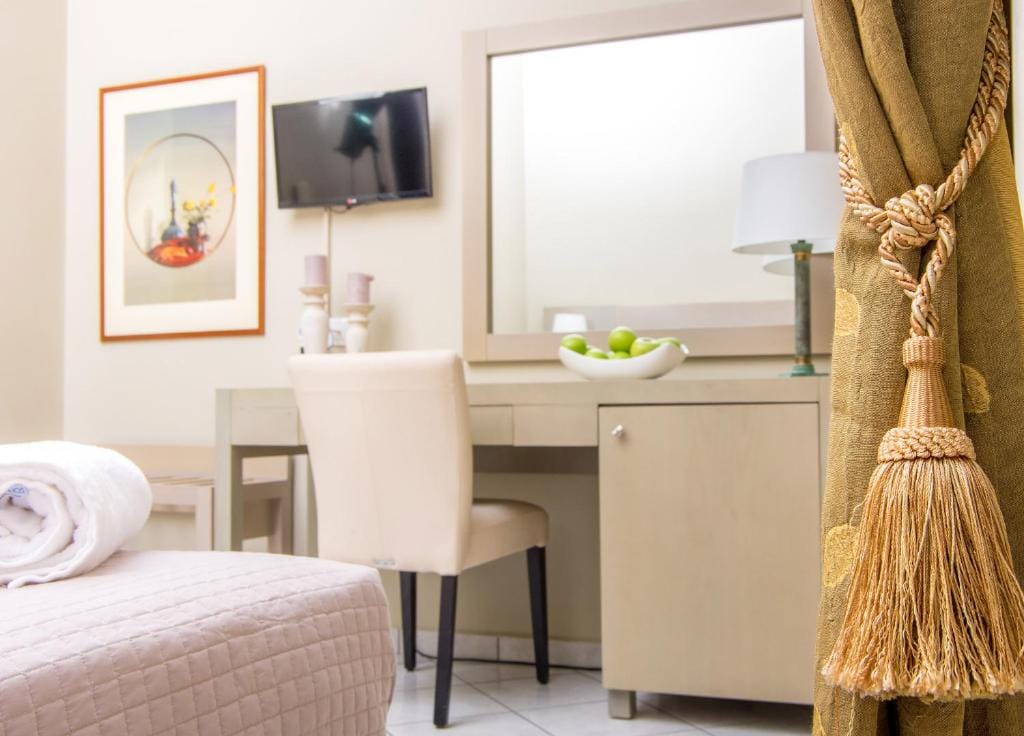 Diogenis Hotel — 5