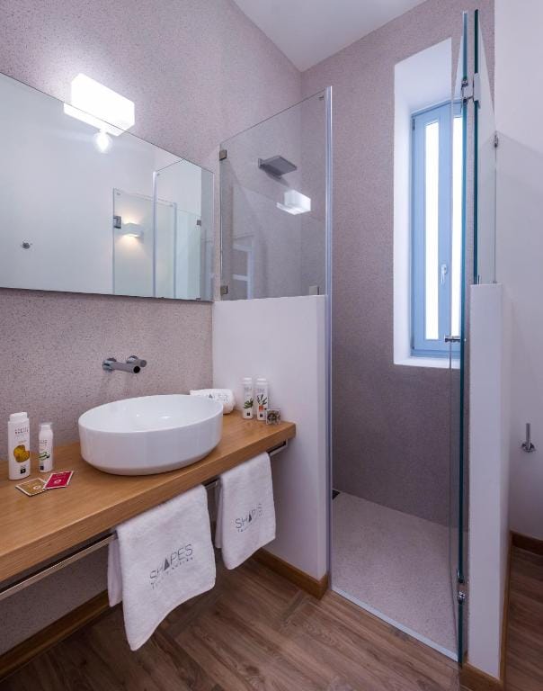 Shapes Luxury Suites — 5
