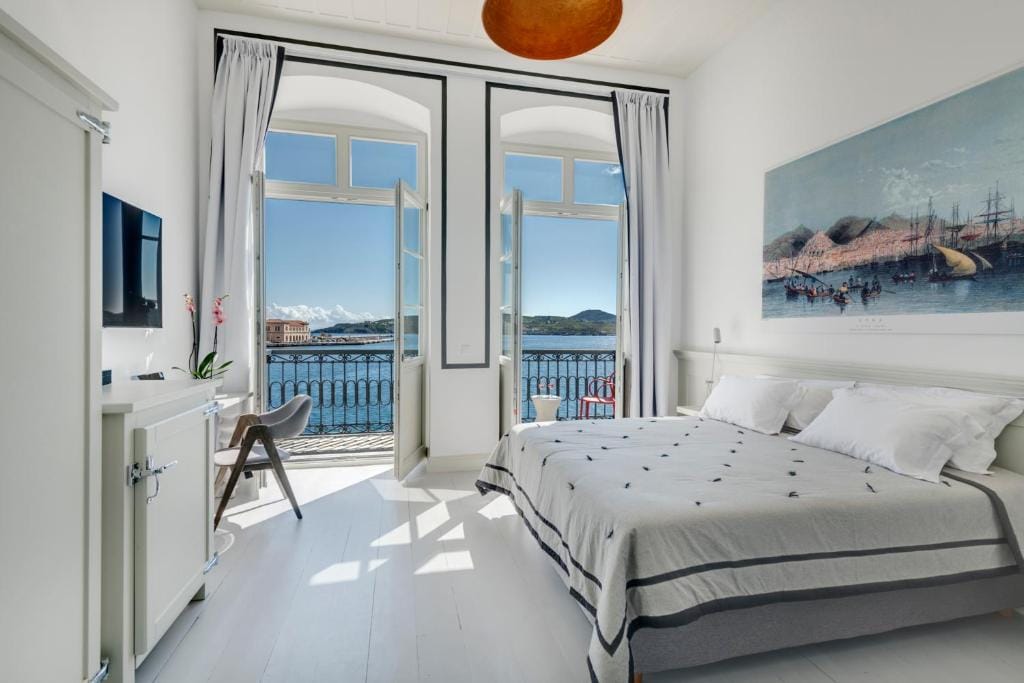 Skylight - 1873 Seafront Luxury Suites on the Harbor, City Center — 2