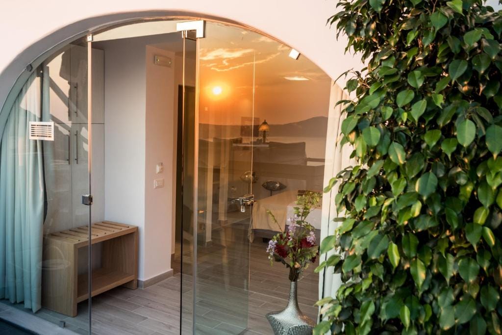 Kratiras View Luxury Suites — 2