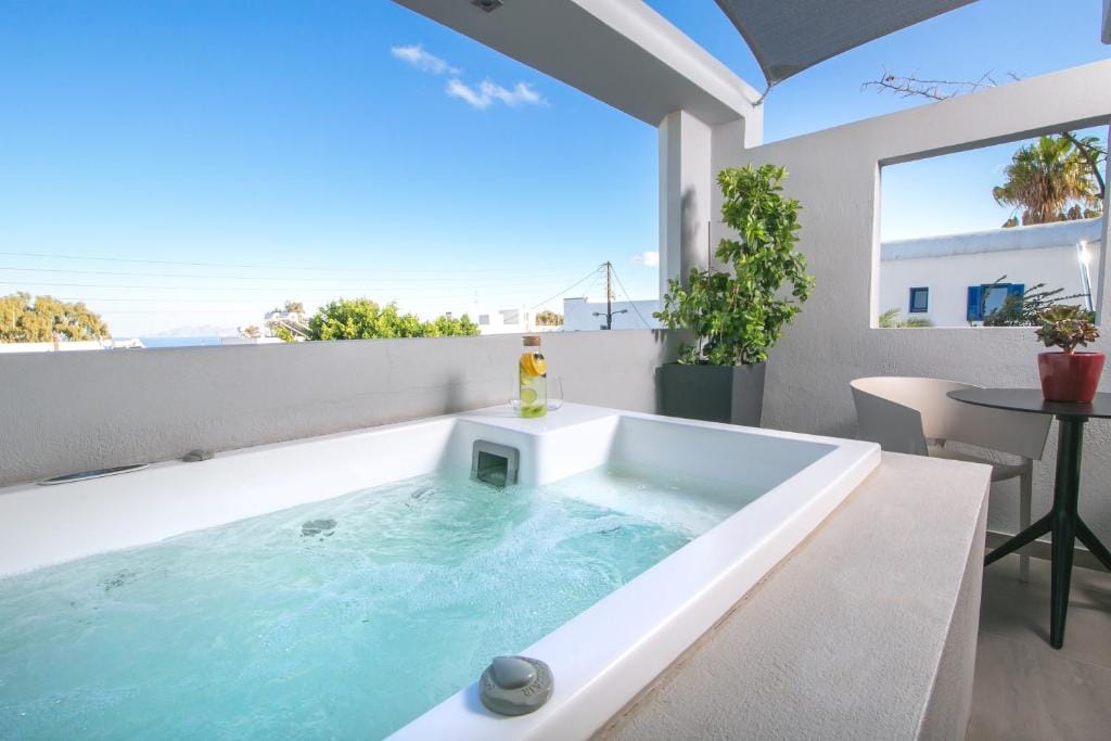 Marquise Suites - Adults Only — 4