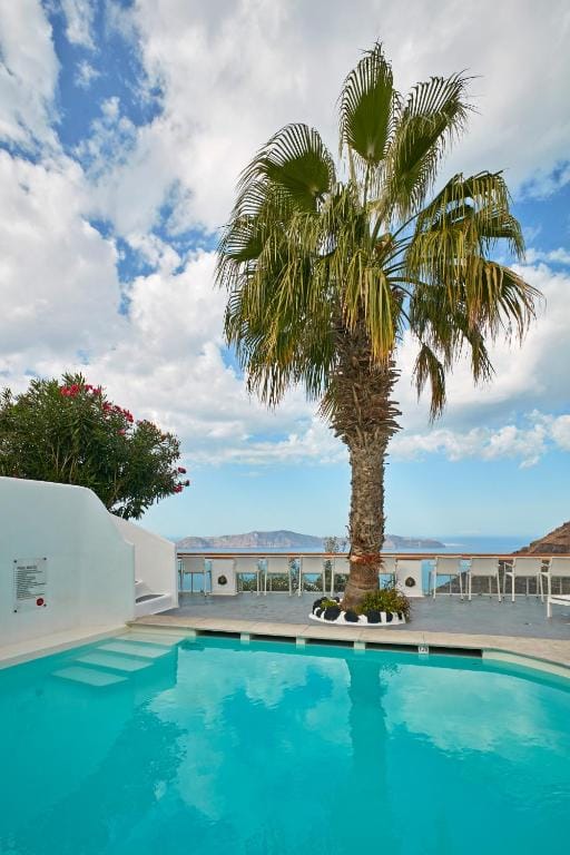 Cliff Side Suites — 4