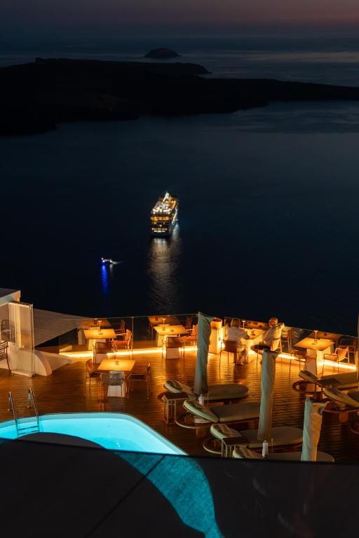 Sun Rocks Boutique Hotel - Caldera View Suites & Sunset Dining Experience — 4