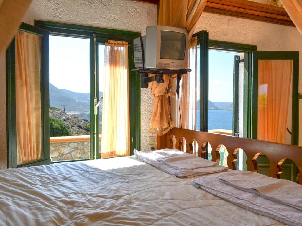 Hotel Finiki View — 2