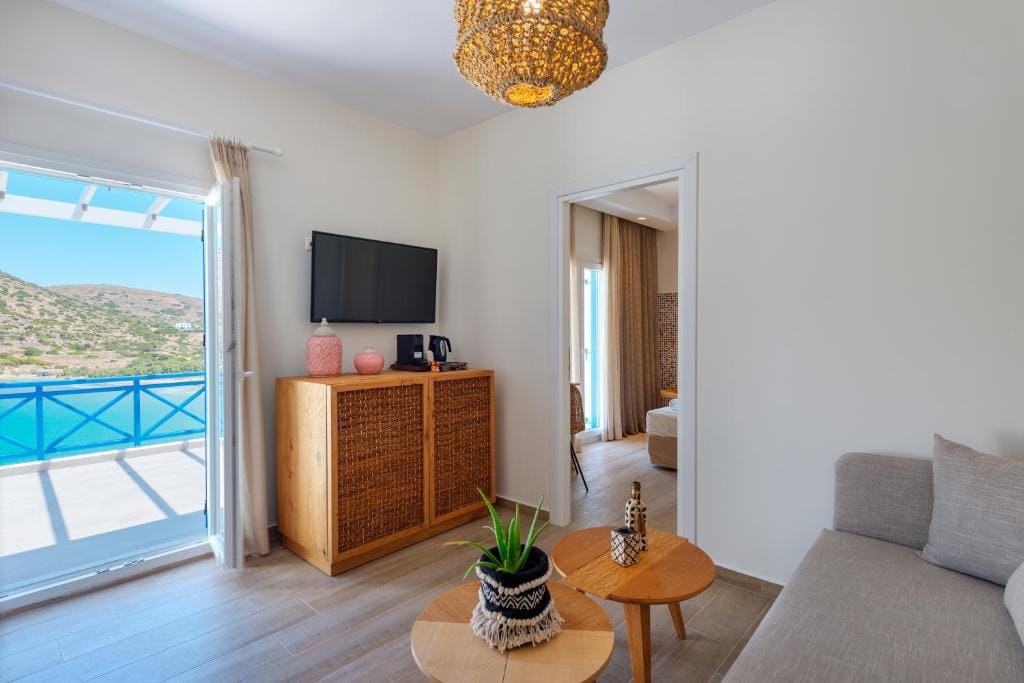 Dolphin Bay Seaside Resort & Suites — 4