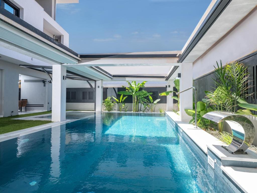 Captain Napoleon Paterakis CNP Luxurious Suites — 2