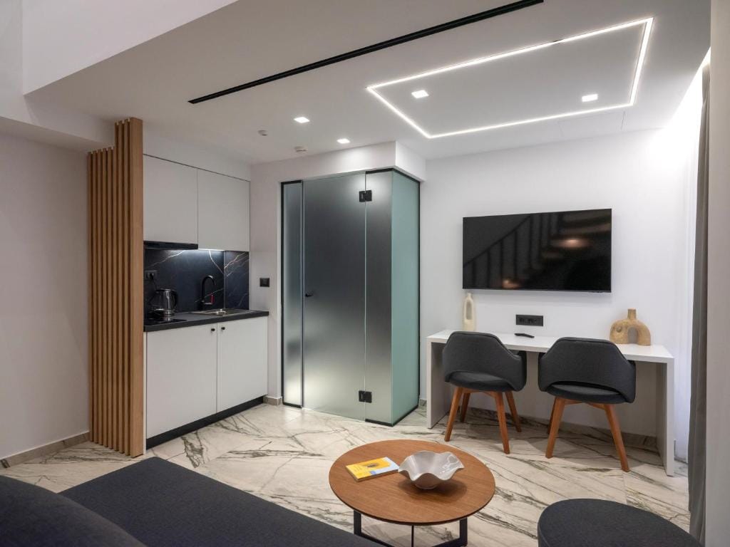 Captain Napoleon Paterakis CNP Luxurious Suites — 5