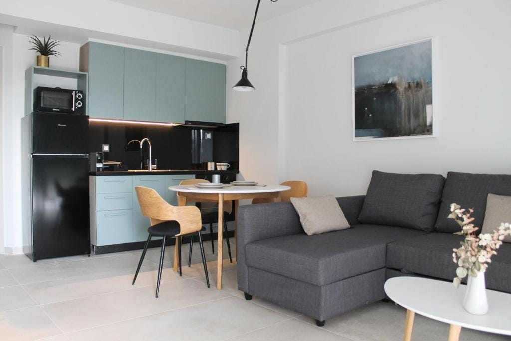 AAA Luxury Residences — 3