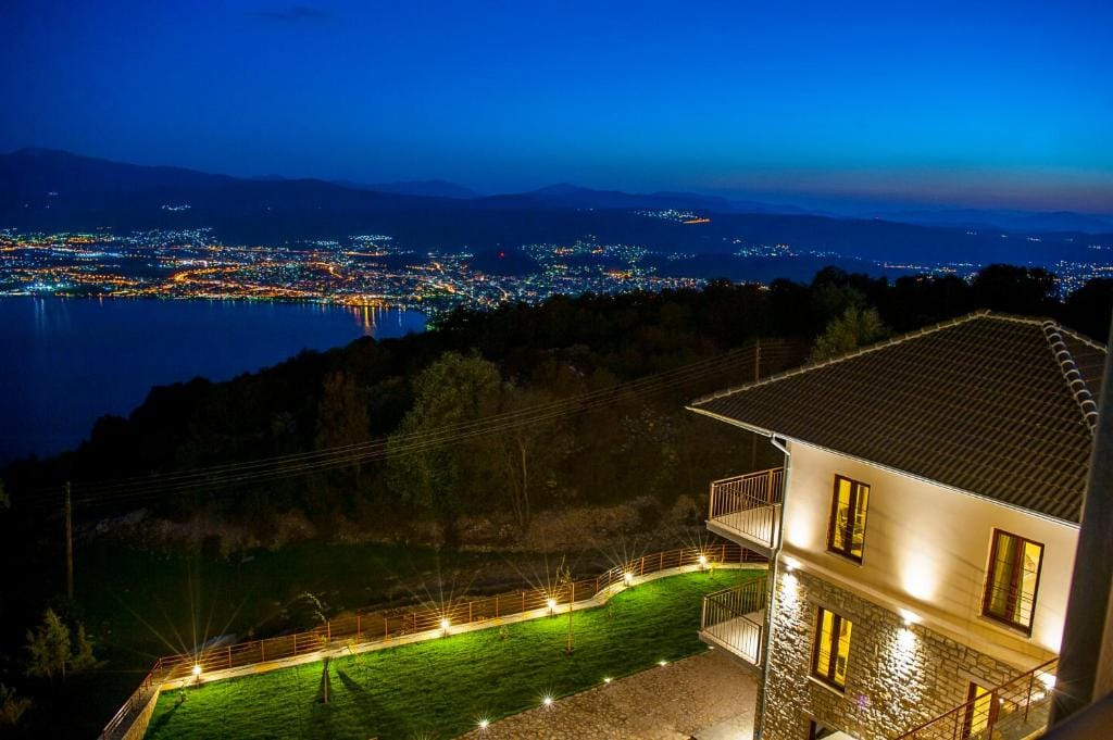 Arktos Hotel